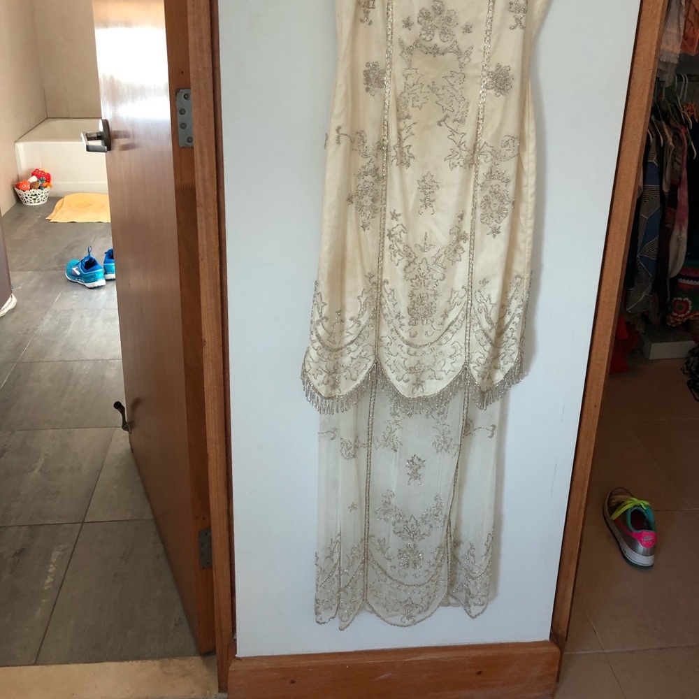 gown - Picture 2 of 2